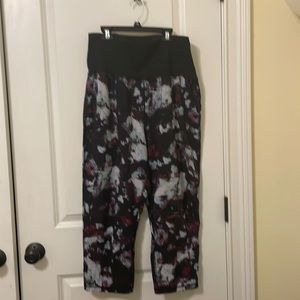 Lululemon lightweight cropped pants- size 12